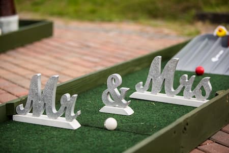 Mr & Mrs Golf Hole