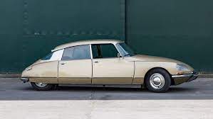 One quirky car, the Citroen DS
